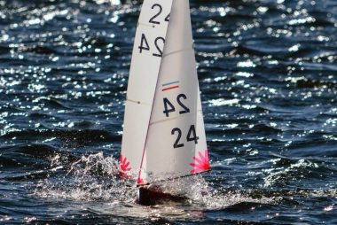 us one meter rc sailboat